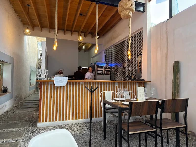 Casa TRECE BISTRO